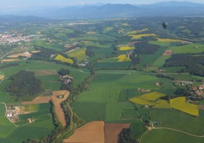 Volar en globo sobre los volcanes de Catalunya y dormir en Santa Pau