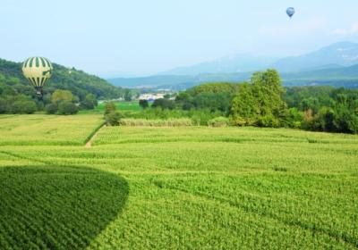 Volar en globus sobre els volcans de Catalunya i dormir a Santa Pau